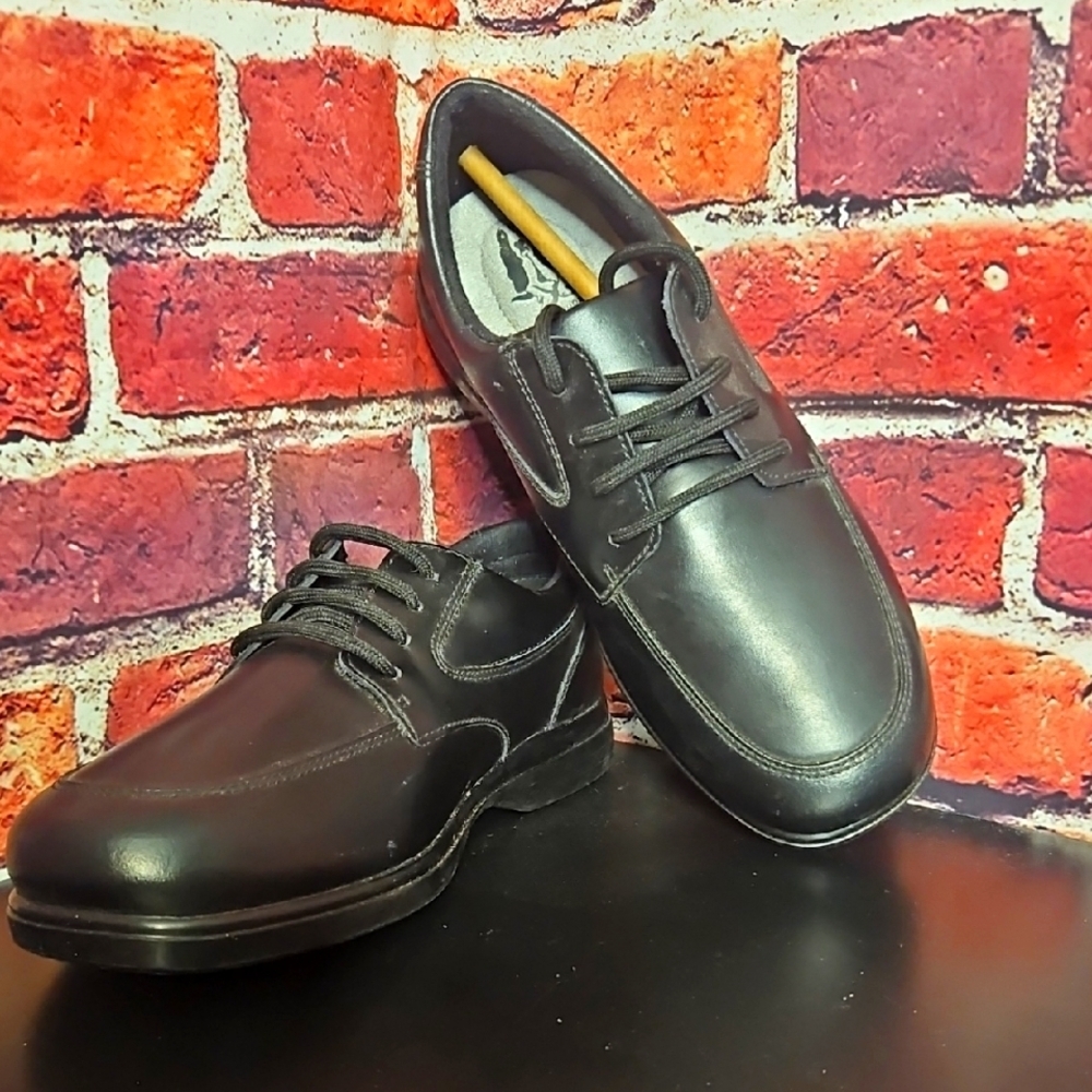 Black Leather Dress Shoes with Timeless Design